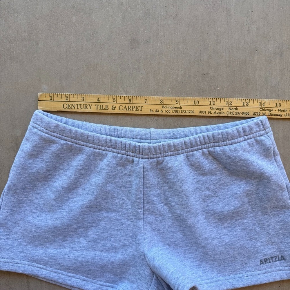 Aritzia Sweatfleece Cozy Boyfriend Shorts Heather Gray Women's Size Small NWT - Picture 6 of 8